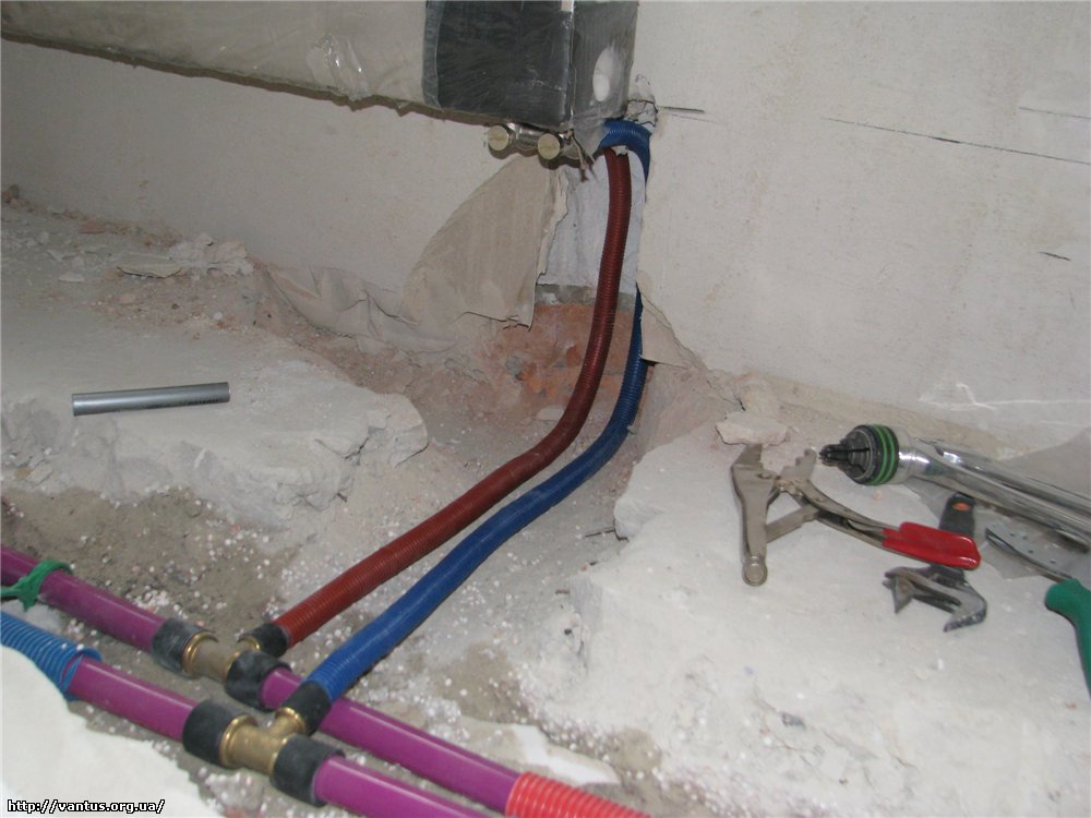Сшитый полиэтилен для отопления: подключение радиаторов в жилом доме трубами упонор и рехау, диаметр, монтаж системы фитингами