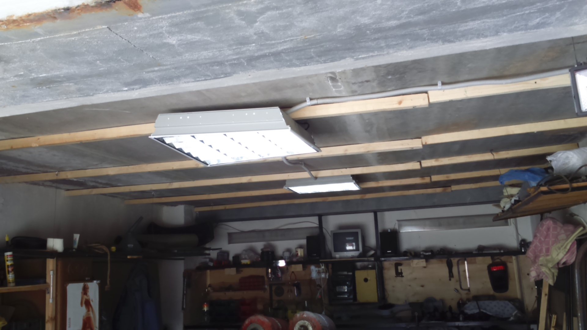 Чем утеплить потолок в гараже изнутри и снаружи?
