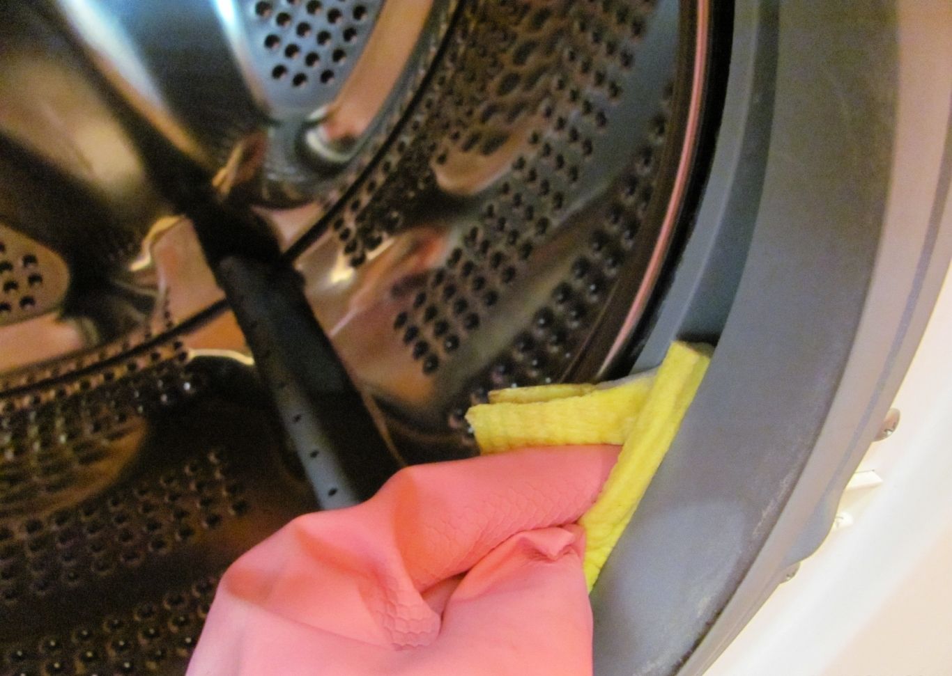 Плесень в стиральной машине: как избавиться и что делать с неприятным запахом гнили