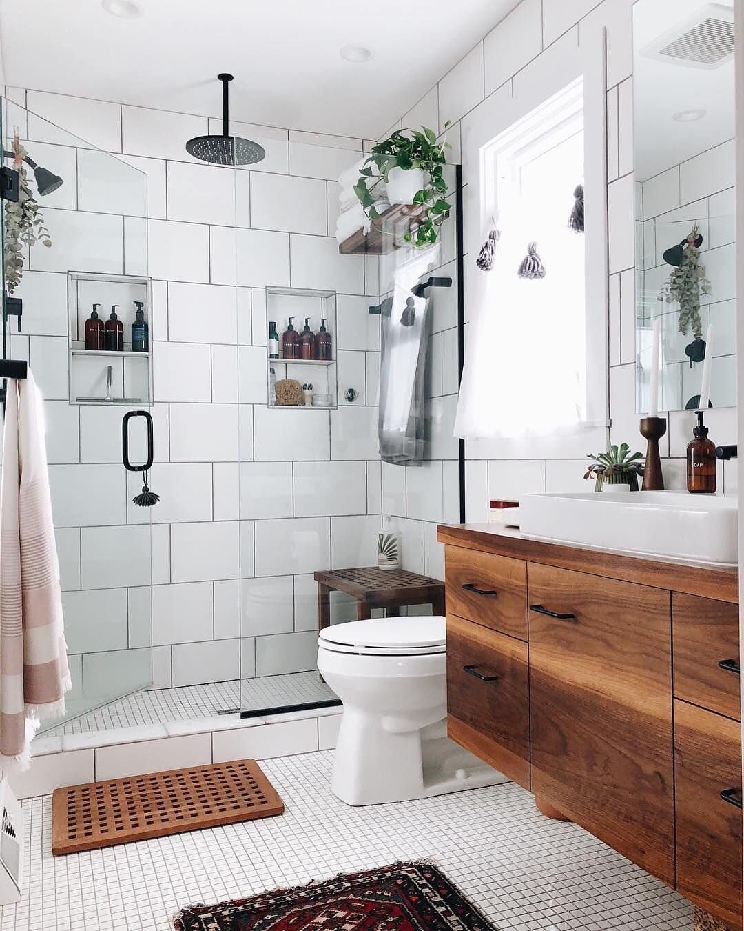 Дизайн светлой ванной комнаты в скандинавском стиле