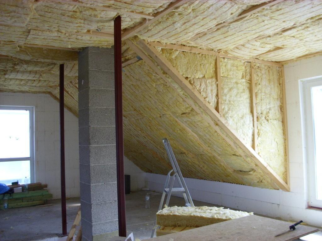 Как утеплить крышу деревянного дома изнутри?