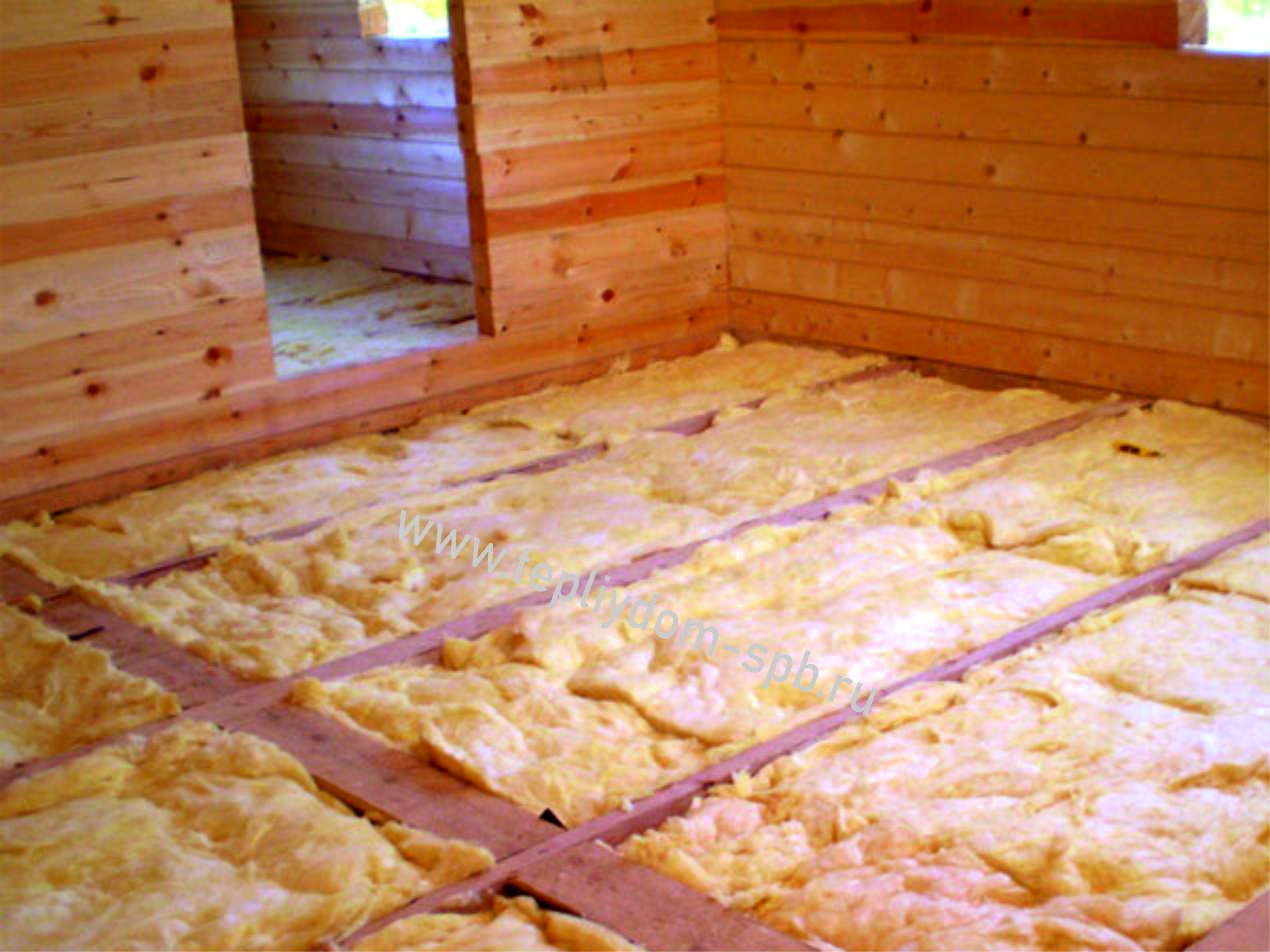 Чем утеплить полы в деревянном доме снизу