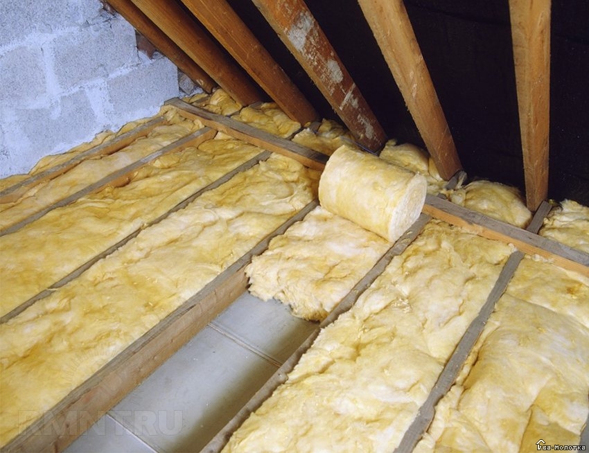 Потолок в частном доме: как утеплить со стороны чердака?