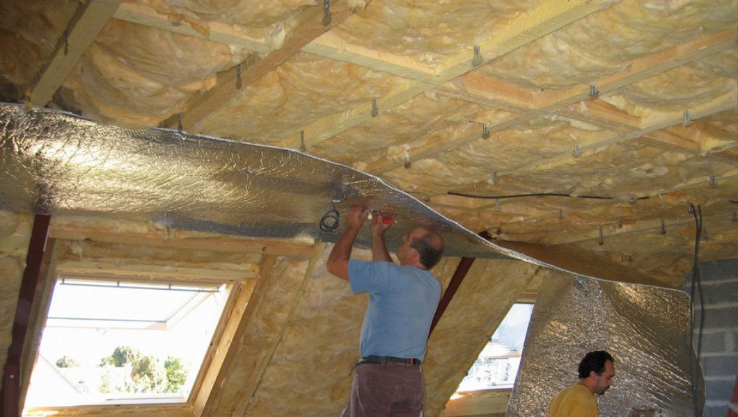 Как утеплить потолок минватой в частном доме – варианты утепления