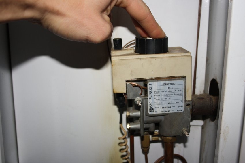 Почему тухнет газовый котел в частном доме: причины угасания запальника