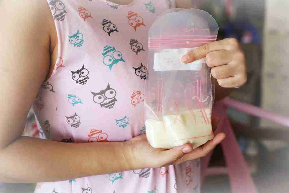 Как подогреть грудное молоко: можно ли греть в микроволновке, как разогревать в бутылочке