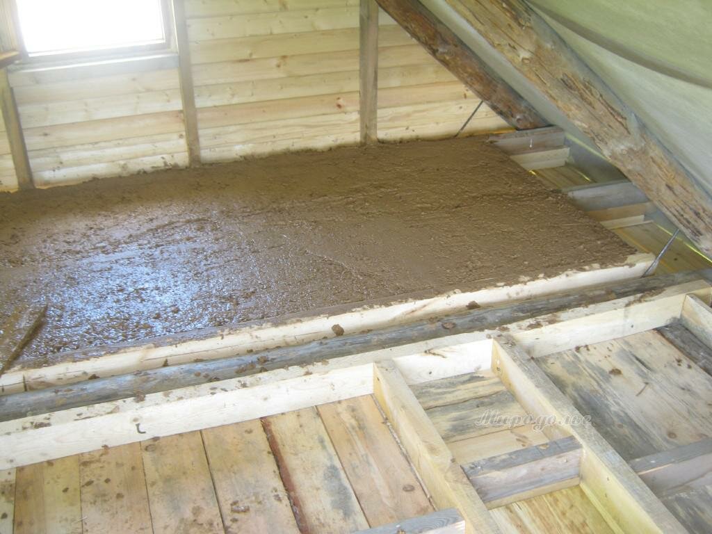 Эффективное утепление потолка бани опилками с глиной и цементом, а также пола и стен