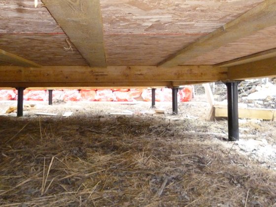 Утепление пола в деревянном доме снизу: материалы и технология монтажа