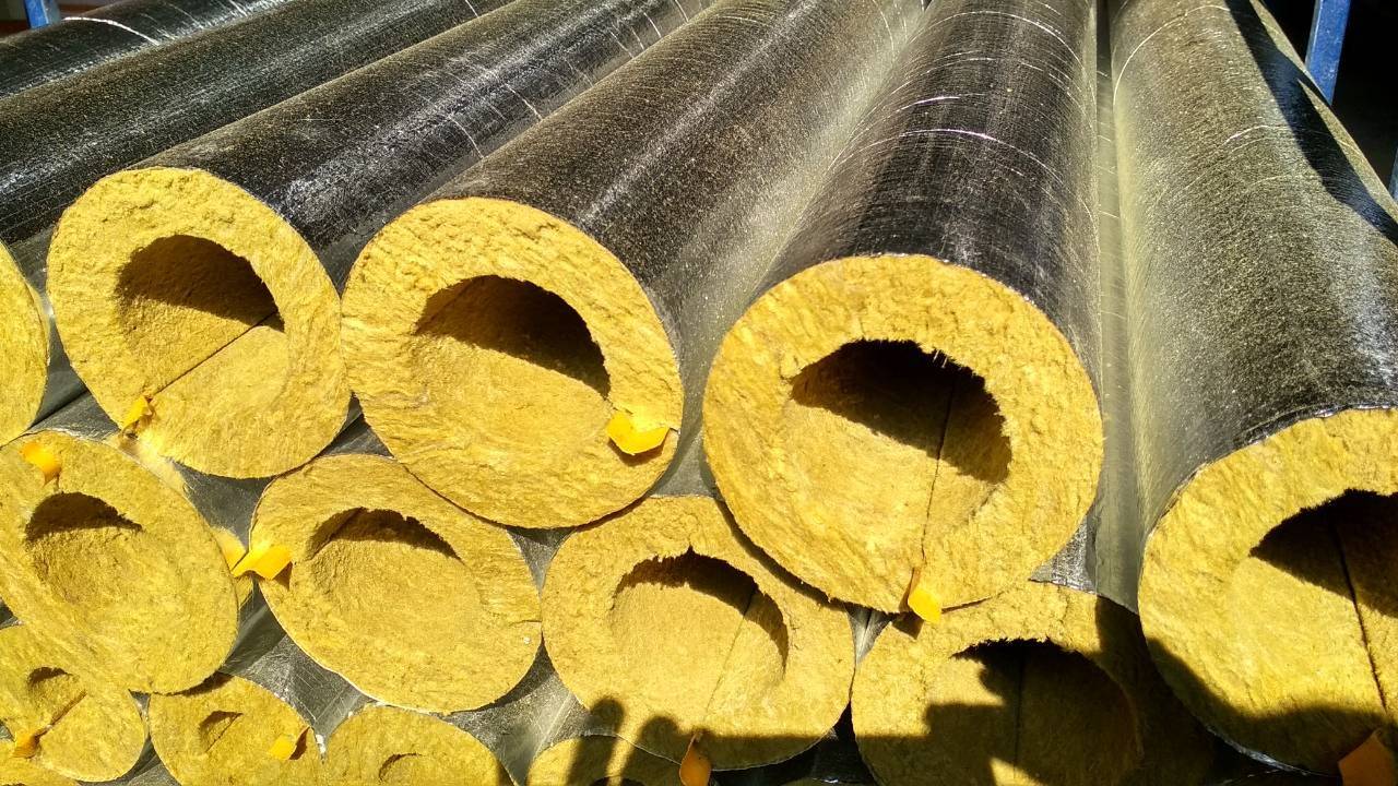 Виды тепловой изоляции печных труб. какая бывает базальтовая вата для дымохода – применение цилиндров (скорлупок), матов и картона из каменной ваты
