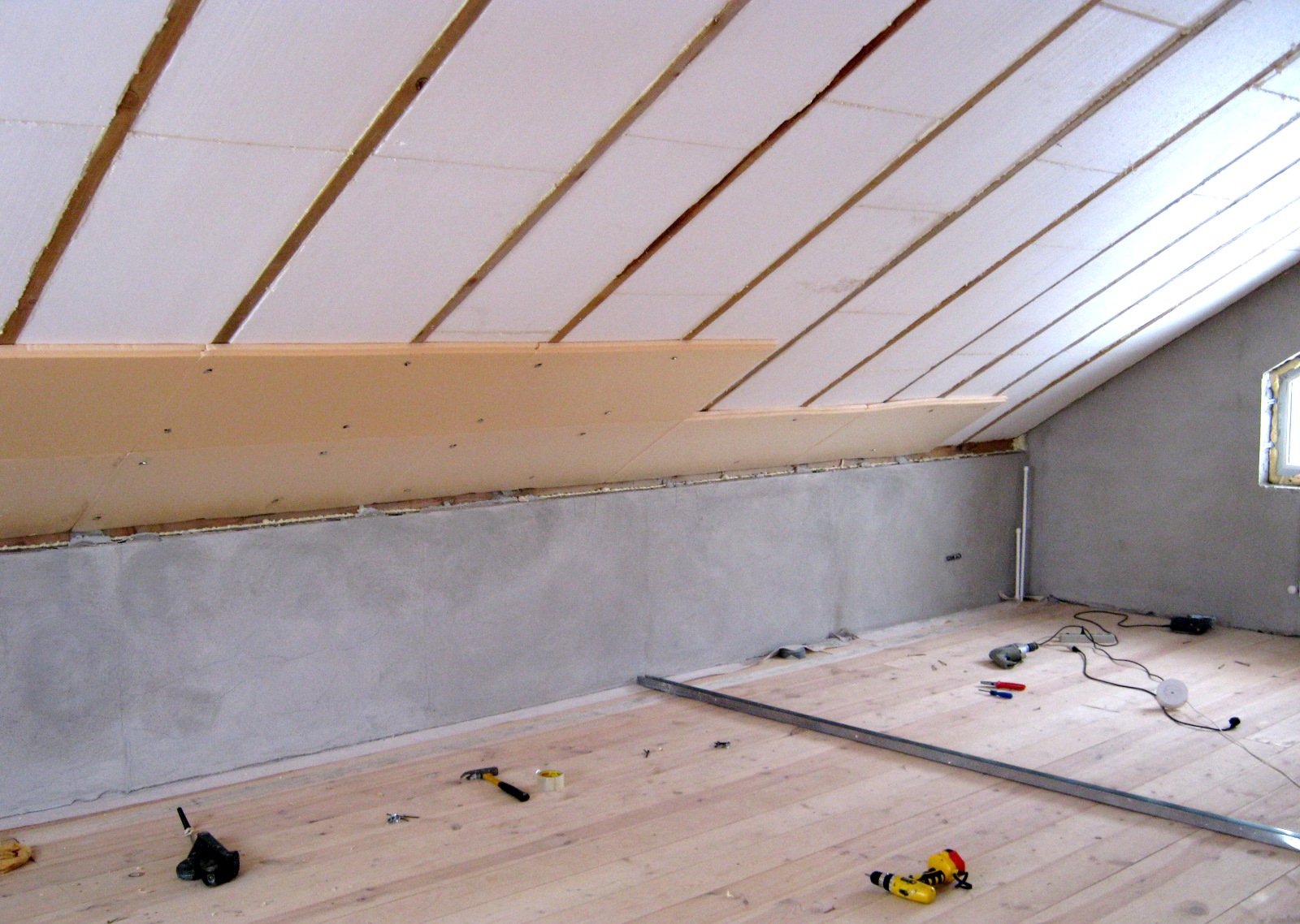 Утепление потолка в частном доме изнутри: чем утеплить внутри, утепляем пенопластом, утеплитель для бетонной поверхности