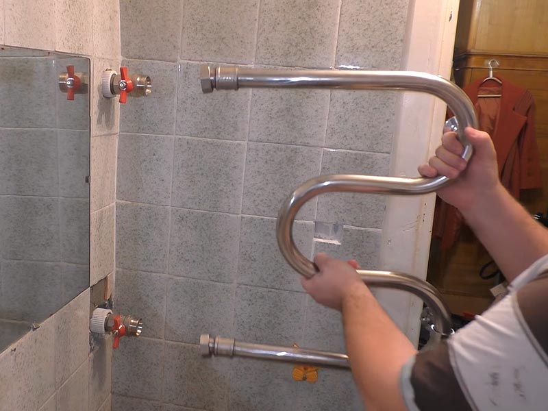 Установка полотенцесушителя в ванной : выполняем все работы своими руками