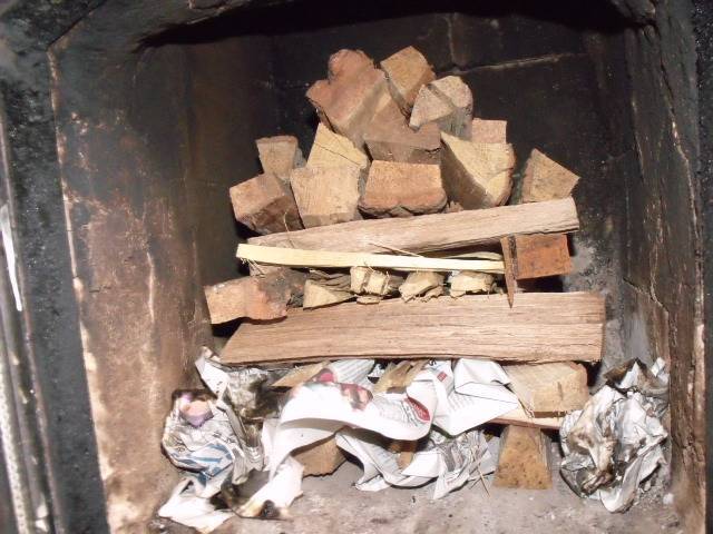 Чем топить печь кроме дров, изучаем возможности торфа и угля